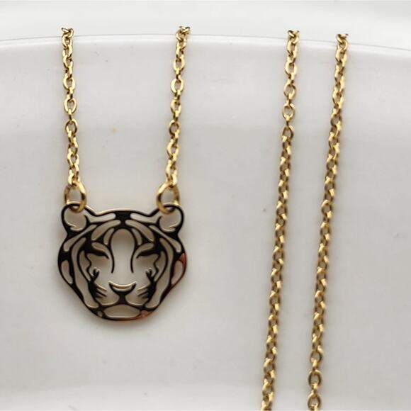 Dainty Golden Tiger Necklace - Picture 5 of 8